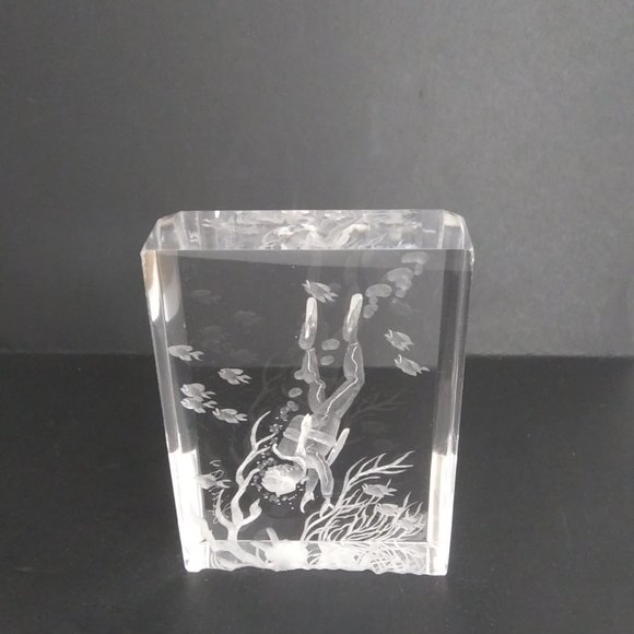 Lucite Reverse Carved Paperweight Sculpture signed Leah underwater scene scuba - Picture 2 of 15